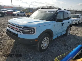 2024 Ford Bronco Sport Heritage z VIN 3FMCR9G69RRF40280, wystawiony jako Copart lot #48956825 z przebiegiem 5 654 mil mil oraz Szkoda całkowita • Salvage title. Historia ofert i sprzedaży dostępna na DreamBid. Obrazek 1.