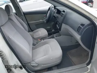 2008 Kia Spectra EX z VIN KNAFE121685502109, wystawiony jako IAAI lot #42418742 z przebiegiem 126 739 mil mil oraz . Historia ofert i sprzedaży dostępna na DreamBid. Obrazek 5.
