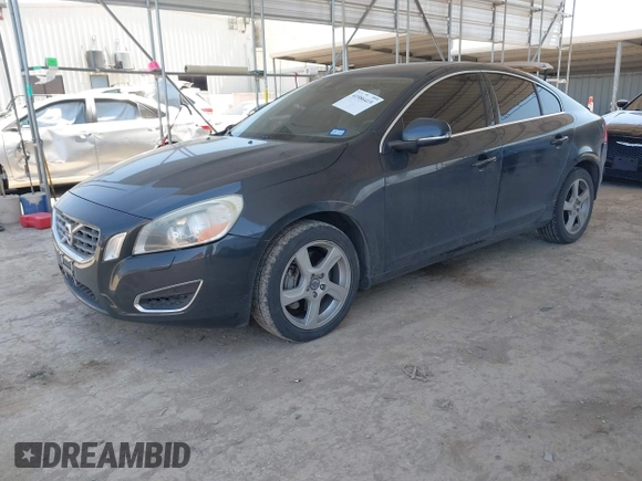 2013 Volvo S60 T5 Premier z VIN YV1612FS4D2217471, wystawiony jako IAAI lot #41986419 z przebiegiem 96 910 mil mil oraz . Historia ofert i sprzedaży dostępna na DreamBid. Obrazek 17.