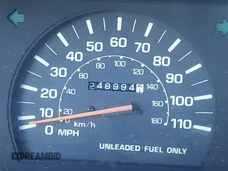 1985 Toyota Pickup z VIN JT4RN50RXF0083921, wystawiony jako IAAI lot #42029838 z przebiegiem 249 994 mil mil oraz . Historia ofert i sprzedaży dostępna na DreamBid. Obrazek 15.