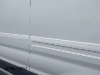 2020 Ford Transit Cargo z VIN 1FTBR1C82LKA61834, wystawiony jako IAAI lot #37802870 z przebiegiem Nie podano mil oraz . Historia ofert i sprzedaży dostępna na DreamBid. Obrazek 13.
