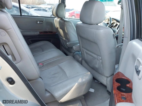 2004 Toyota Highlander with VIN JTEEP21A940020527, listed as a IAAI auction lot 41800369 with 259,592 mi miles. Bid and sale history available at carsss.com. Image 8.