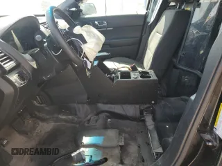 2018 Ford Police Interceptor Utility z VIN 1FM5K8AR5JGC56053, wystawiony jako Copart lot #52163585 z przebiegiem 95 421 mil mil oraz Nie do naprawy. Historia ofert i sprzedaży dostępna na DreamBid. Obrazek 7.