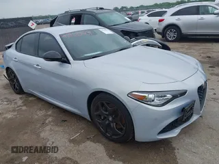 2021 Alfa Romeo Giulia z VIN ZARFAMAN6M7645490, wystawiony jako IAAI lot #42165037 z przebiegiem 57 701 mil mil oraz . Historia ofert i sprzedaży dostępna na DreamBid. Obrazek 1.