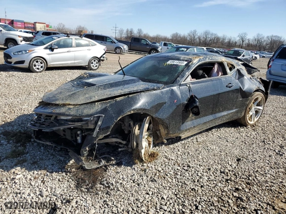 2021 Chevrolet Camaro LT1 with VIN 1G1FE1R74M0132551, listed as a Copart auction lot 49613585 with 0 mi miles and Salvage Title. Bid and sale history available at carsss.com. Image 1.