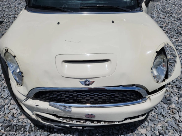 2015 MINI Convertible S с VIN WMWZP3C50F2A91635, выставлен на аукционе Copart как лот 61482285 с пробегом 105 437 миль миль и Списание • Salvage title. История ставок и продаж доступна на DreamBid. Изображение 11.