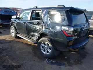 2019 Toyota 4Runner SR5 with VIN JTEBU5JRXK5705753, listed as a IAAI auction lot 41209336 with 31,431 mi miles. Bid and sale history available at carsss.com. Image 3.