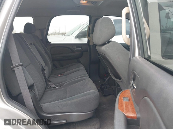 2008 GMC Yukon SLE w/3SA with VIN 1GKFC13C38R163590, listed as a IAAI auction lot 41518922 with 208,715 mi miles. Bid and sale history available at carsss.com. Image 8.