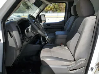 2018 Nissan NV Cargo S z VIN 1N6BF0LY5JN814574, wystawiony jako Copart lot #45818205 z przebiegiem 155 077 mil mil oraz Nie do naprawy. Historia ofert i sprzedaży dostępna na DreamBid. Obrazek 7.