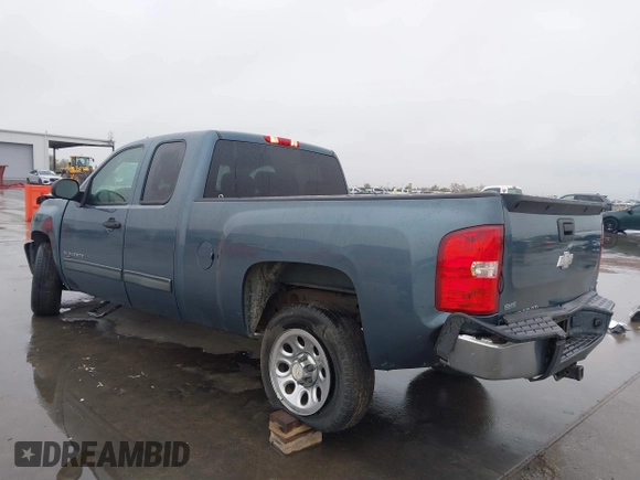 2010 Chevrolet Silverado 1500 LS with VIN 1GCSCREA5AZ176206, listed as a IAAI auction lot 41003831 with 126,617 mi miles. Bid and sale history available at carsss.com. Image 3.