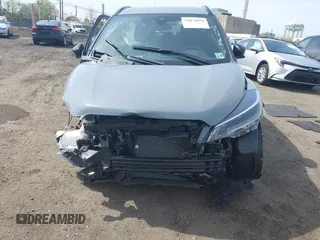 2024 Nissan Kicks SR z VIN 3N1CP5DV8RL532353, wystawiony jako IAAI lot #42076078 z przebiegiem 2 525 mil mil oraz . Historia ofert i sprzedaży dostępna na DreamBid. Obrazek 6.