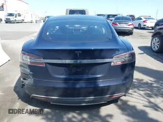 2013 Tesla Model S with VIN 5YJSA1CNXDFP06077, listed as a IAAI auction lot 41958105 with 84,773 mi miles. Bid and sale history available at carsss.com. Image 16.