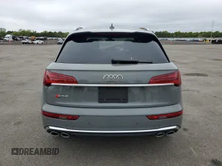 2021 Audi SQ5 Premium Plus z VIN WA1B4AFY5M2047724, wystawiony jako Copart lot #57901925 z przebiegiem Nie podano mil oraz Szkody całkowita. Historia ofert i sprzedaży dostępna na DreamBid. Obrazek 6.
