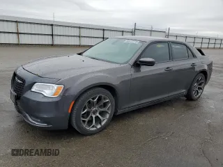 2015 Chrysler 300 with VIN 2C3CCABG2FH926929, listed as a Copart auction lot 44417275 with 133,737 mi miles and Salvage Title. Bid and sale history available at carsss.com. Image 1.