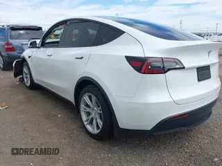 2021 Tesla Model Y Long Range with VIN 5YJYGDEE1MF152256, listed as a IAAI auction lot 42004769 with 35,176 mi miles. Bid and sale history available at carsss.com. Image 3.