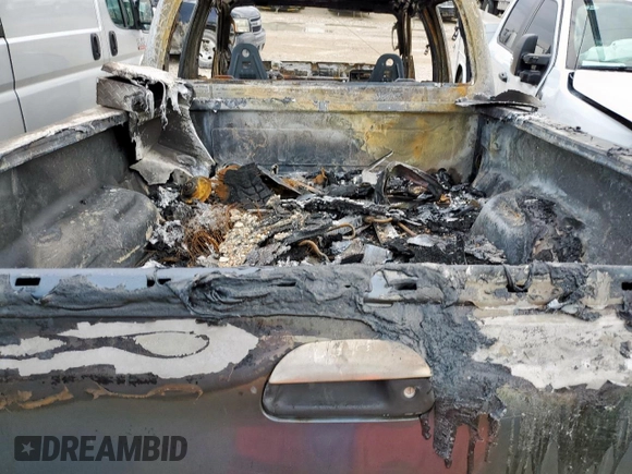 2004 Ford F-350 XL z VIN 1FTSW31P74EB47011, wystawiony jako Copart lot #55512125 z przebiegiem Nie podano mil oraz Nie do naprawy • Non repairable. Historia ofert i sprzedaży dostępna na DreamBid. Obrazek 10.