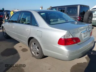 2003 Toyota Avalon XL z VIN 4T1BF28B03U321618, wystawiony jako IAAI lot #42297842 z przebiegiem 142 154 mil mil oraz . Historia ofert i sprzedaży dostępna na DreamBid. Obrazek 3.
