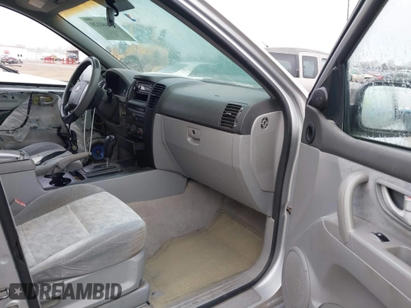 2005 Kia Sorento LX with VIN KNDJD733455484725, listed as a IAAI auction lot 41444120 with 242,129 mi miles. Bid and sale history available at carsss.com. Image 5.