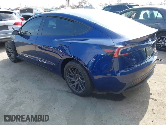 2025 Tesla Model 3 Long Range z VIN 5YJ3E1EB3SF907019, wystawiony jako IAAI lot #42117014 z przebiegiem 3 323 mil mil oraz . Historia ofert i sprzedaży dostępna na DreamBid. Obrazek 3.