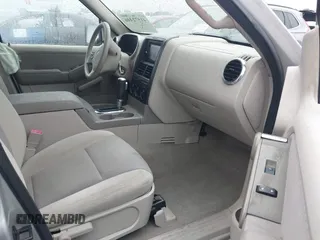 2007 Ford Explorer XLT with VIN 1FMEU63E27UB87065, listed as a IAAI auction lot 41572446 with 200,205 mi miles. Bid and sale history available at carsss.com. Image 5.