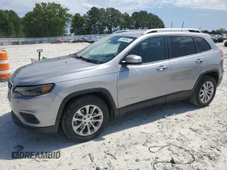 2019 Jeep Cherokee Latitude z VIN 1C4PJLCB8KD474476, wystawiony jako Copart lot #56980645 z przebiegiem 154 634 mil mil oraz Szkoda całkowita • Salvage title. Historia ofert i sprzedaży dostępna na DreamBid. Obrazek 1.