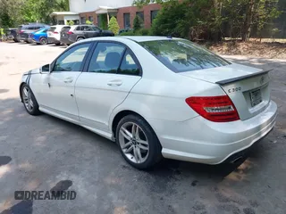 2012 Mercedes-Benz C 300 Sport с VIN WDDGF8BB7CR212099, выставлен на аукционе IAAI как лот 42411121 с пробегом 202 811 миль миль и . История ставок и продаж доступна на DreamBid. Изображение 3.