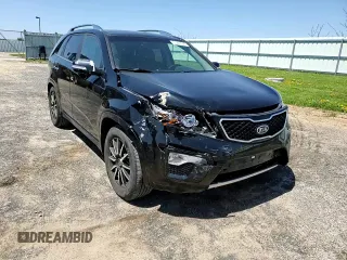 2013 Kia Sorento SX z VIN 5XYKW4A29DG382771, wystawiony jako Copart lot #55823745 z przebiegiem 279 700 mil mil oraz Szkoda całkowita • Salvage title. Historia ofert i sprzedaży dostępna na DreamBid. Obrazek 14.