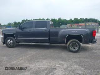2015 Chevrolet Silverado 3500HD LTZ z VIN 1GC4K0C85FF127359, wystawiony jako IAAI lot #42252408 z przebiegiem 273 905 mil mil oraz . Historia ofert i sprzedaży dostępna na DreamBid. Obrazek 15.