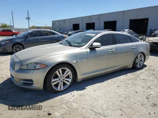 2012 Jaguar XJ XJL z VIN SAJWA2GB2CLV30212, wystawiony jako Copart lot #49218185 z przebiegiem 145 932 mil mil oraz Tytuł czysty. Historia ofert i sprzedaży dostępna na DreamBid. Obrazek 1.