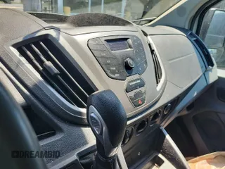 2016 Ford Transit Cargo z VIN 1FTYE1YM1GKB13052, wystawiony jako IAAI lot #42392324 z przebiegiem 332 768 mil mil oraz . Historia ofert i sprzedaży dostępna na DreamBid. Obrazek 1.