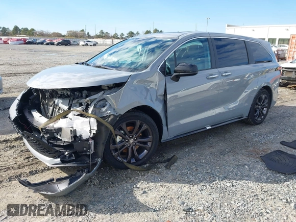 2024 Toyota Sienna XSE with VIN 5TDXRKEC0RS199029, listed as a IAAI auction lot 41426804 with 29,681 mi miles. Bid and sale history available at carsss.com. Image 2.
