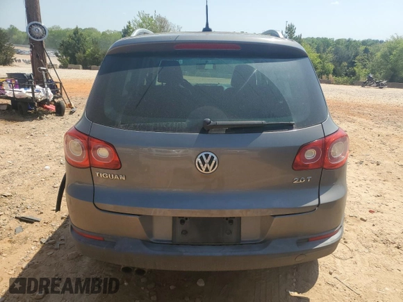 2010 Volkswagen Tiguan Wolfsburg Edition z VIN WVGAV7AX1AW526688, wystawiony jako Copart lot #53877915 z przebiegiem 185 204 mil mil oraz Szkoda całkowita • Salvage title. Historia ofert i sprzedaży dostępna na DreamBid. Obrazek 6.