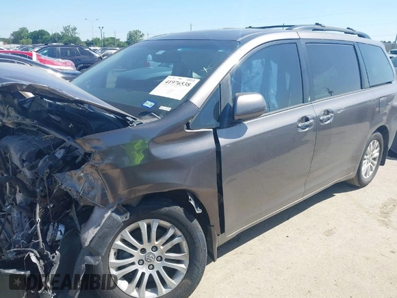 2014 Toyota Sienna XLE with VIN 5TDYK3DC4ES419928, listed as a IAAI auction lot 41976538 with 144,405 mi miles. Bid and sale history available at carsss.com. Image 1.