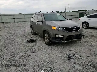 2013 Kia Sorento SX z VIN 5XYKW4A26DG351610, wystawiony jako Copart lot #56196225 z przebiegiem 155 382 mil mil oraz Szkoda całkowita • Salvage title. Historia ofert i sprzedaży dostępna na DreamBid. Obrazek 14.