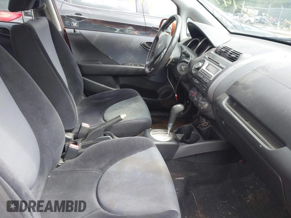 2007 Honda Fit Sport z VIN JHMGD38697S008821, wystawiony jako IAAI lot #42344743 z przebiegiem 136 805 mil mil oraz . Historia ofert i sprzedaży dostępna na DreamBid. Obrazek 5.