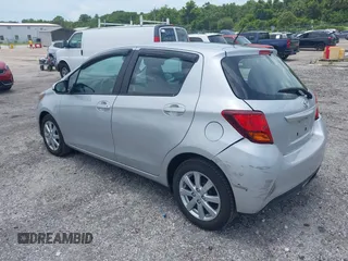 2015 Toyota Yaris L z VIN VNKKTUD30FA019329, wystawiony jako IAAI lot #42547504 z przebiegiem 54 848 mil mil oraz . Historia ofert i sprzedaży dostępna na DreamBid. Obrazek 3.