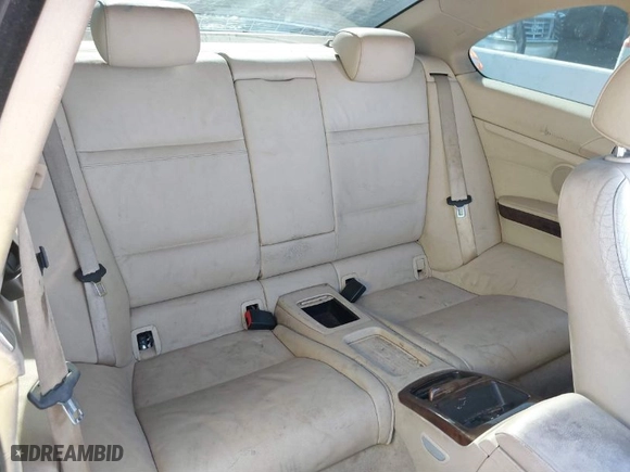 2009 BMW 3 Series 328i with VIN WBAWB33539P136914, listed as a IAAI auction lot 41424408 with 176,748 mi miles. Bid and sale history available at carsss.com. Image 8.
