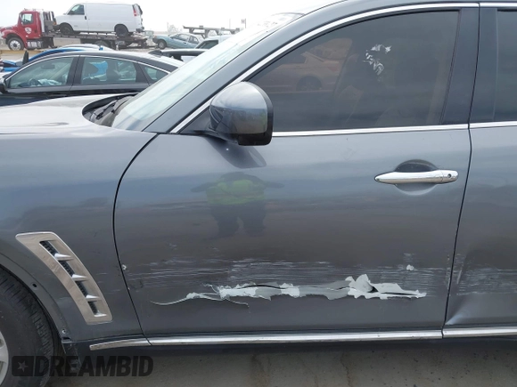 2014 Infiniti QX70 with VIN JN8CS1MU8EM450428, listed as a IAAI auction lot 42233727 with 88,342 mi miles and . Bid and sale history available at DreamBid. Image 17.