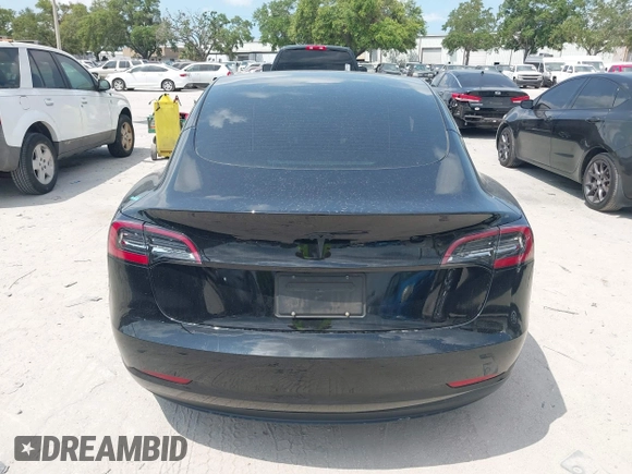2023 Tesla Model 3 z VIN 5YJ3E1EA0PF571330, wystawiony jako IAAI lot #42198817 z przebiegiem 39 682 mil mil oraz . Historia ofert i sprzedaży dostępna na DreamBid. Obrazek 16.