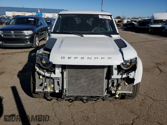 2020 Land Rover Defender SE z VIN SALEPEEU1L2017840, wystawiony jako Copart lot #79827314 z przebiegiem 63 973 mil mil oraz Czysty tytuł • Clean title. Historia ofert i sprzedaży dostępna na DreamBid. Obrazek 5.
