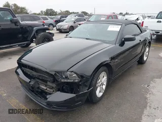 2014 Ford Mustang V6 z VIN 1ZVBP8EM2E5330955, wystawiony jako IAAI lot #41567236 z przebiegiem 17 365 mil mil oraz . Historia ofert i sprzedaży dostępna na DreamBid. Obrazek 19.