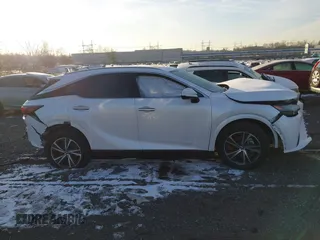 2024 Lexus RX 350h z VIN 2T2BBMCA8RC055678, wystawiony jako IAAI lot #41160022 z przebiegiem 5 275 mil mil oraz . Historia ofert i sprzedaży dostępna na DreamBid. Obrazek 12.