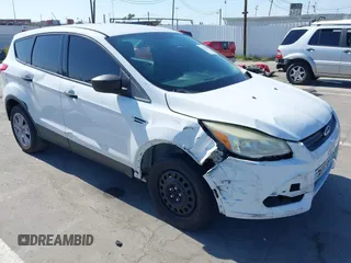 2014 Ford Escape S с VIN 1FMCU0F71EUE28581, выставлен на аукционе IAAI как лот 42335102 с пробегом 228 311 миль миль и . История ставок и продаж доступна на DreamBid. Изображение 1.