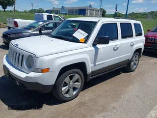 2014 Jeep Patriot Latitude z VIN 1C4NJPFB1ED505288, wystawiony jako IAAI lot #42118356 z przebiegiem 146 615 mil mil oraz . Historia ofert i sprzedaży dostępna na DreamBid. Obrazek 19.