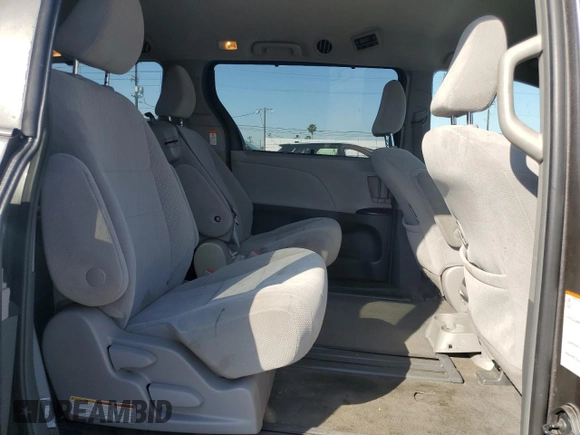 2018 Toyota Sienna LE Auto Access Seat with VIN 5TDKZ3DC2JS932431, listed as a Copart auction lot 58867695 with 98,265 mi miles and Salvage title. Bid and sale history available at DreamBid. Image 11.