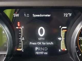 2020 Jeep Wrangler Unlimited Sport Altitude z VIN 1C4HJXDG9LW108151, wystawiony jako IAAI lot #41937525 z przebiegiem 78 197 mil mil oraz . Historia ofert i sprzedaży dostępna na DreamBid. Obrazek 15.