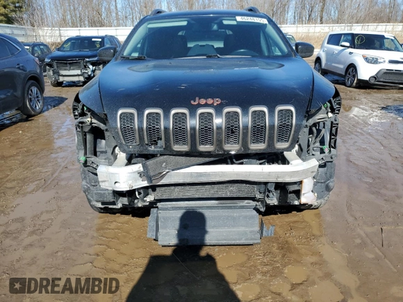 2017 Jeep Cherokee Latitude with VIN 1C4PJMCS3HW563102, listed as a Copart auction lot 46248155 with 104,937 mi miles and Clean Title. Bid and sale history available at DreamBid. Image 5.