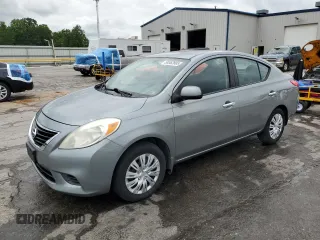 2012 Nissan Versa SV z VIN 3N1CN7AP3CL860469, wystawiony jako Copart lot #58362885 z przebiegiem 166 165 mil mil oraz Szkoda całkowita • Salvage title. Historia ofert i sprzedaży dostępna na DreamBid. Obrazek 1.
