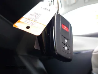 2019 Toyota Prius L Eco z VIN JTDKARFU8K3095669, wystawiony jako IAAI lot #42334160 z przebiegiem 59 882 mil mil oraz . Historia ofert i sprzedaży dostępna na DreamBid. Obrazek 11.