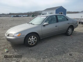 1999 Toyota Camry LE z VIN 4T1BF22K2XU075668, wystawiony jako Copart lot #54472425 z przebiegiem 197 268 mil mil oraz Czysty tytuł • Clean title. Historia ofert i sprzedaży dostępna na DreamBid. Obrazek 1.